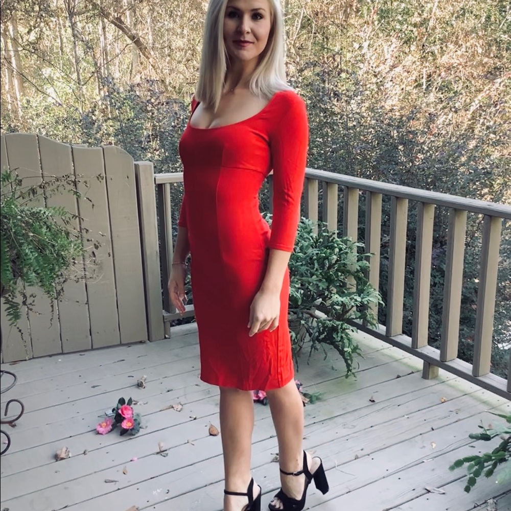 Moda International | Quarter Sleeve Red Dress - Picture 4 of 5